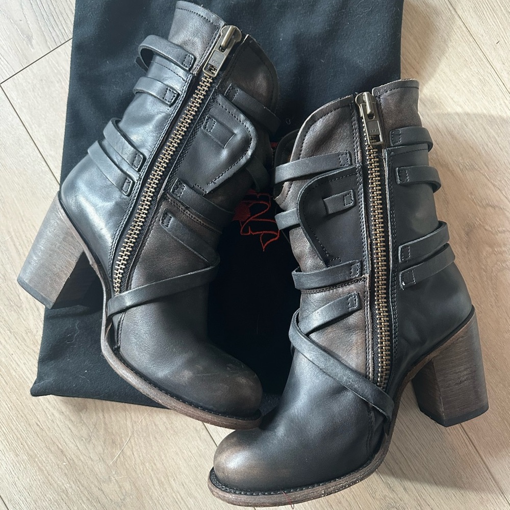 Bakers Women's Black Heeled Boots - Picture 2 of 7